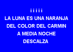 LA LUNA ES UNA NARANJA
DEL COLOR DEL CARMIN
A MEDIA NOCHE
DESCALZA